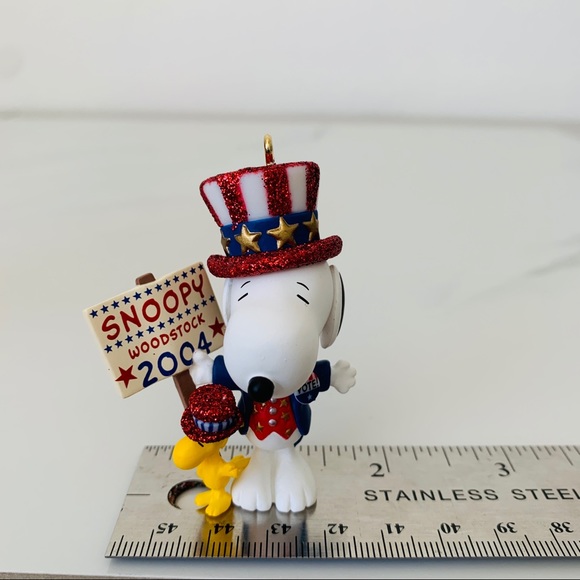 2004 Hallmark Peanuts Snoopy Ornament - Picture 7 of 9